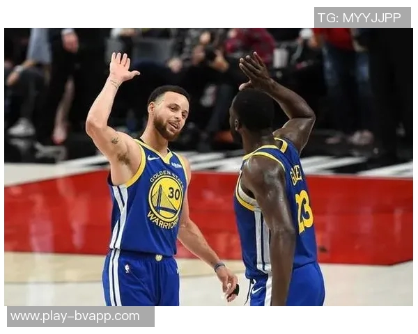 库里21分钟内狂砍31分31科尔笑容满面与其相视而笑