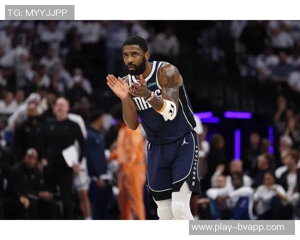 独行侠机器人功夫表演意外失灵欧文一推竟然趴下了 独行侠机器人功夫表演意外失灵欧文一推竟然趴下了