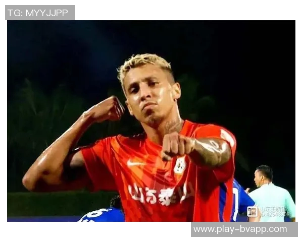 贝纳德斯基赛后向尤文球迷致敬球迷齐声高唱表达归属感