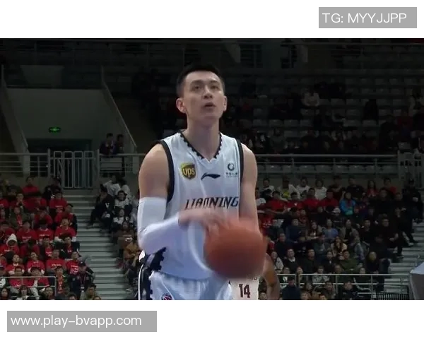 全能表现闪耀赛场三球15中7贡献17分6篮板7助攻3抢断的精彩数据分析