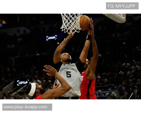 卡斯尔全场表现惊艳9中6砍下19分10助攻零失误罚球完美6中6