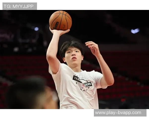 杨瀚森赛季表现波动明显连续三场未上场引发关注与讨论