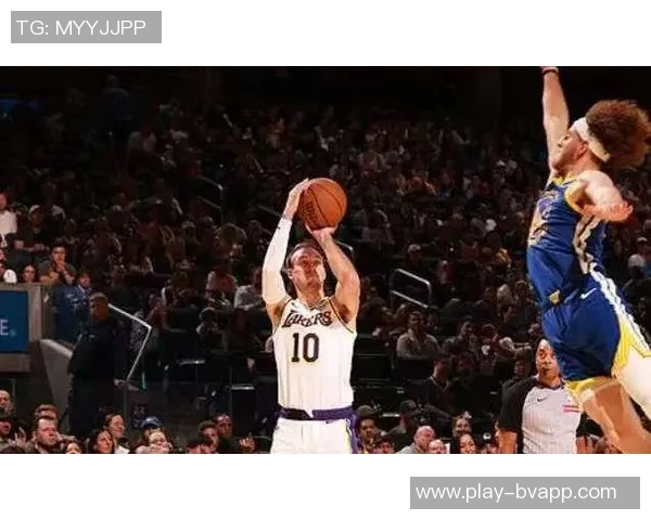 马克威廉姆斯表现出色13投8中贡献18分14篮板其中6个前场篮板助力球队