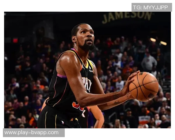 戈贝尔罚球失误频频杜兰特无奈露出搞笑表情引发热议 戈贝尔罚球失误频频杜兰特无奈露出搞笑表情引发热议