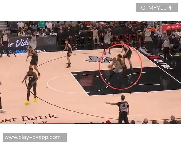 达卡里约翰逊替补出战28分钟高效贡献26分11篮板5助攻3盖帽 达卡里约翰逊替补出战28分钟高效贡献26分11篮板5助攻3盖帽