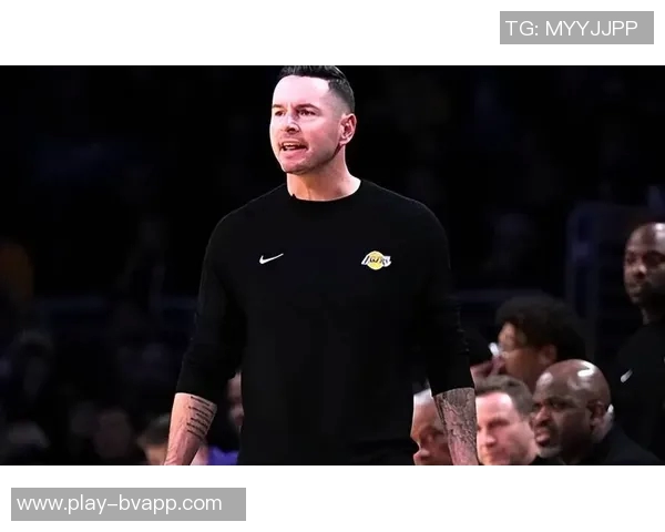 雷迪克谈球队内线表现:冲击次数少触球率低亟需改善 雷迪克谈球队内线表现:冲击次数少触球率低亟需改善